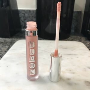 Buxom lip gloss in White Russian